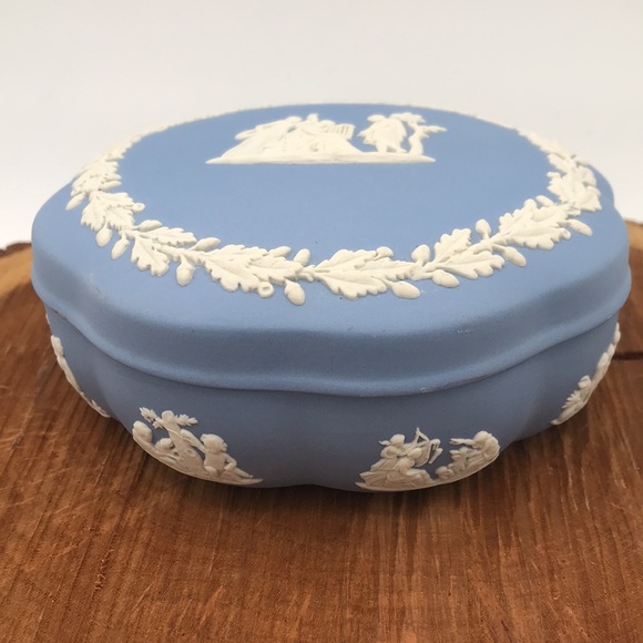 Wedgwood Blue Jasperware Lidded Keepsake/Trinket Box - Picture 13 of 15